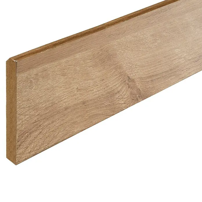 Finsa Zócalo Friso WP Roble Dorado - 2,2 m x 11 mm x 80 mm - Primer plano