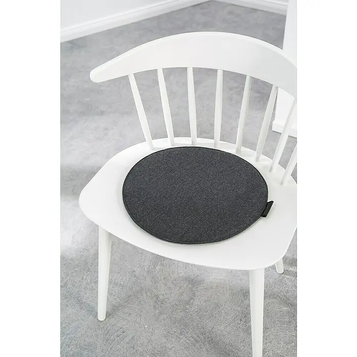 Sitzkissen rund Carl - Ø x H: 35 x 2 cm, Anthrazit, 100 % Polyester - Stimmungsaufnahme