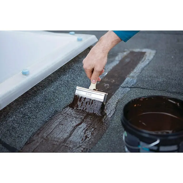 Bison Rubber Seal Dikke bitumencoating Pot 750 ml - Waterdicht, Gebruiksklaar - Toepassingsvoorbeeld