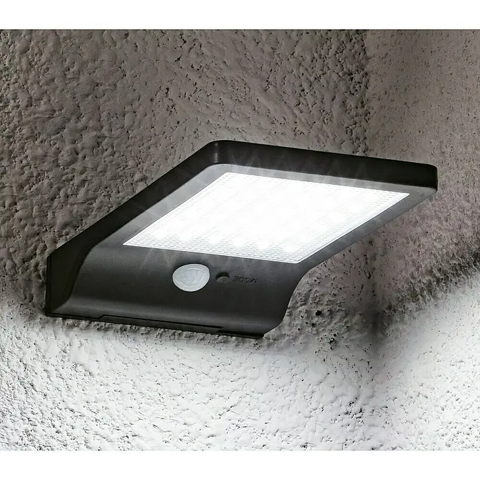 Solarna vanjska zidna LED svjetiljka - Senzor pokreta, Hladna bijela, IP44 - Proizvod u upotrebi