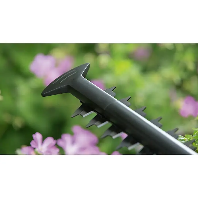 Bosch Cortasetos eléctrico Easyhedgecut 45-16 - 420 W, Longitud de corte: 45 cm - Producto en uso
