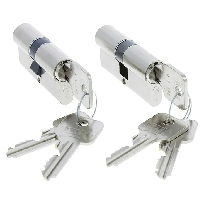 Starx Profielcilinder 2 x vernikkeld 61 mm - Aantal sleutels: 6 st. - Diagonaal zicht