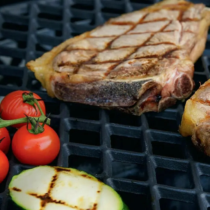 Outdoorchef Grillrost Gusseisen Diamond - Porzellanemailliertes Gusseisen, Passend für: Outdoorchef Kugelgrills Ø 42 cm - Detailaufnahme
