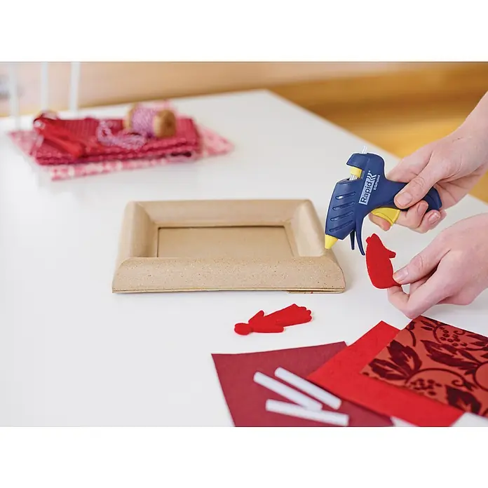 Rapid Pistola termoencoladora EG Point - Diámetro cartucho de cola: 7 mm, 80 W - Producto en uso