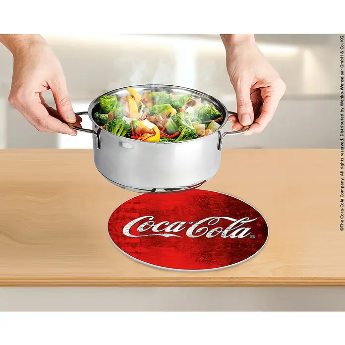 Wenko Salvamantel Coca-Cola Classic - Rojo, Vidrio - Foto ambiente