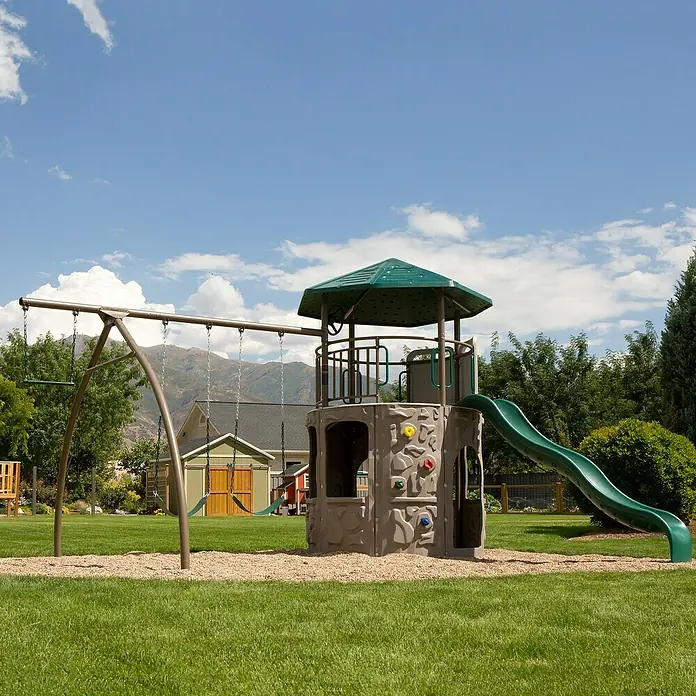 Lifetime Kinderspielturm - 590 x 490 x 331 cm, HDPE-Kunststoff - Stimmungsaufnahme