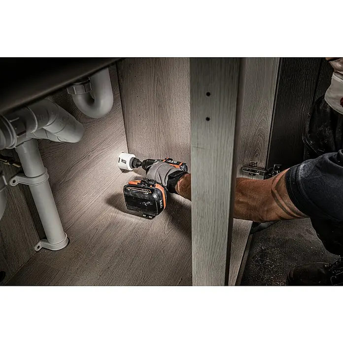 AEG Powertools Akku-Bohrschrauber BS18SBL-202C - 18 V, 2 Akkus, 2 Ah, Leerlaufdrehzahl: 0 U/min - 1.750 U/min - Anwendungsbeispiel