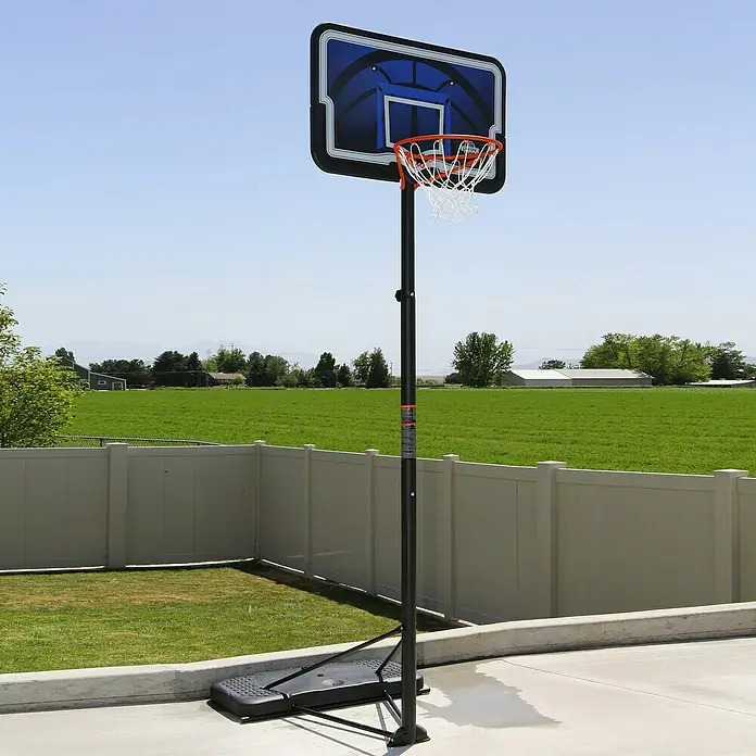 Lifetime Basketballkorb Nevada - 54 x 112 x 304 cm - Stimmungsaufnahme