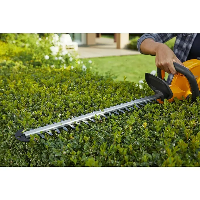 Stiga Akku-Heckenschere SHT 100 AE - 20 V, Li-Ionen, 1 Akku, Schnittlänge: 50 cm - Anwendungsbeispiel