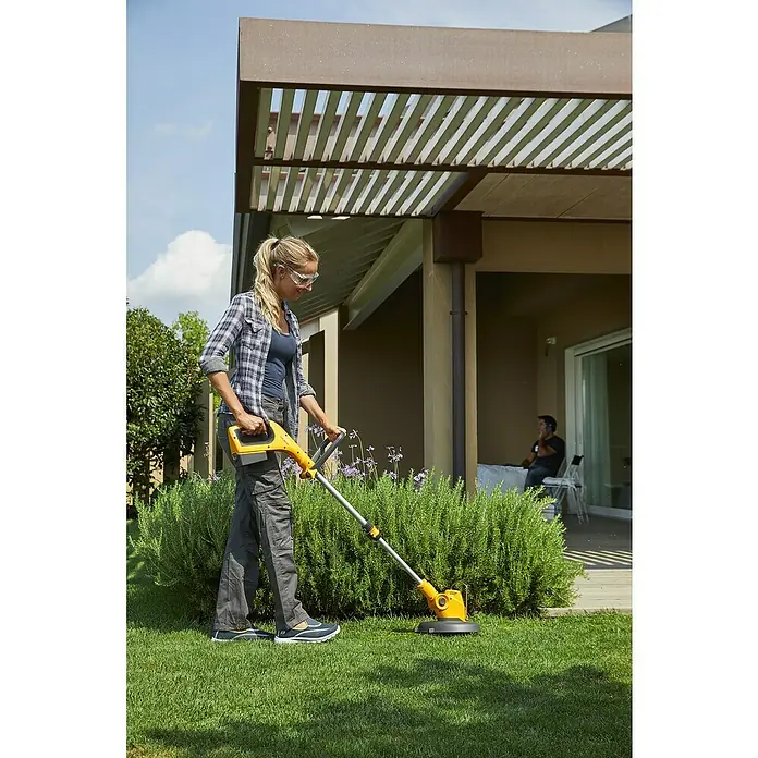 Stiga Akku-Rasentrimmer SGT 100 AE - 20 V, Li-Ionen, 1 Akku, Schnittbreite: 25 cm - Anwendungsbeispiel