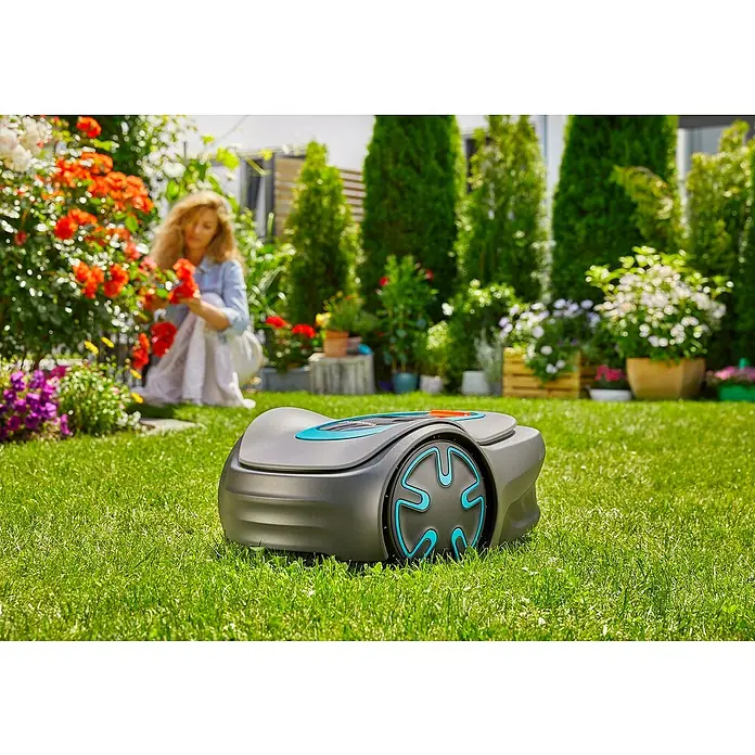 Gardena Robot cortacésped Sileno Minimo 250 - 18 V, Iones de litio, 2,1 Ah, 1 batería, Recomendación máxima de superficie: 250 m² - Foto ambiente