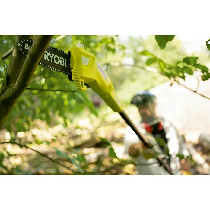 Ryobi ONE+ Podadora telescópica de batería OPP 1820 - 18 V, Iones de litio, Sin batería, Altura de trabajo: 4 m - Producto en uso