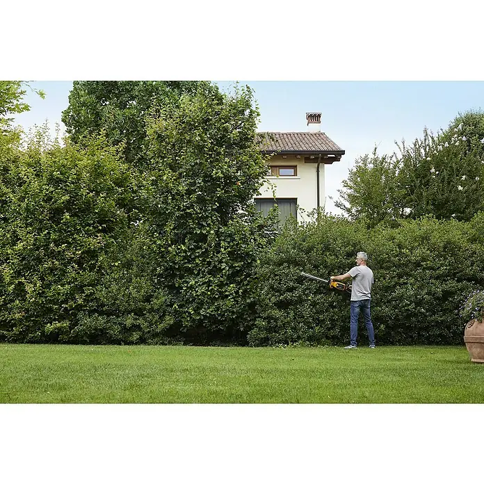 Stiga Akku-Heckenschere SHT 500 AE - 48 V, Li-Ionen, Ohne Akku, Schnittlänge: 51 cm - Anwendungsbeispiel