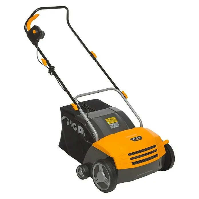 Stiga Elektrische verticuteermachine - 1.300 W, Werkbreedte: 32 cm - Diagonaal zicht