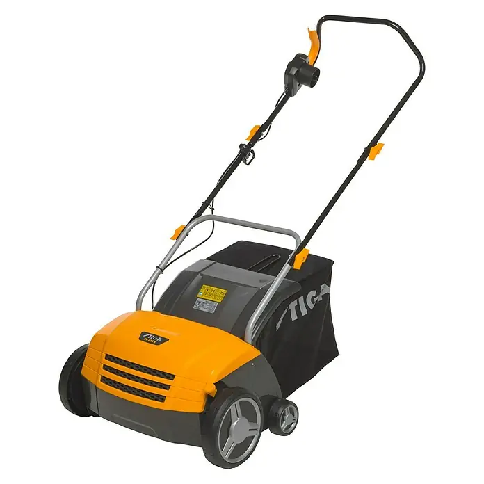 Stiga Elektrische verticuteermachine - 1.300 W, Werkbreedte: 32 cm - Diagonaal zicht