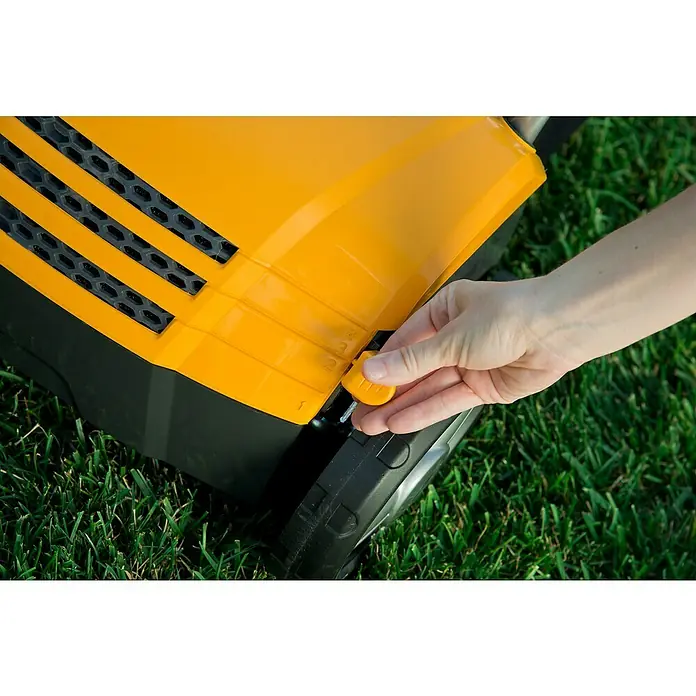 Stiga Elektrische verticuteermachine - 1.300 W, Werkbreedte: 32 cm - Close-up