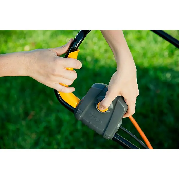 Stiga Elektrische verticuteermachine - 1.300 W, Werkbreedte: 32 cm - Close-up