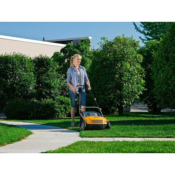 Stiga Elektrische verticuteermachine - 1.300 W, Werkbreedte: 32 cm - Toepassingsvoorbeeld