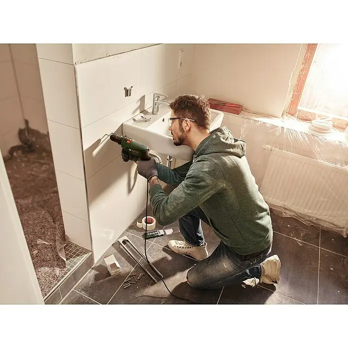 Bosch Taladro percutor EasyImpact 600 - 600 W, Número de revoluciones de marcha en vacío: 0 r.p.m. - 3.000 r.p.m. - Producto en uso