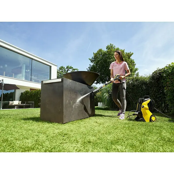 Kärcher Hochdruckreiniger K5 Premium Smart Control Home - 2.100 W, Max. Druck: 145 bar, Fördermenge: Max. 500 l/h - Anwendungsbeispiel