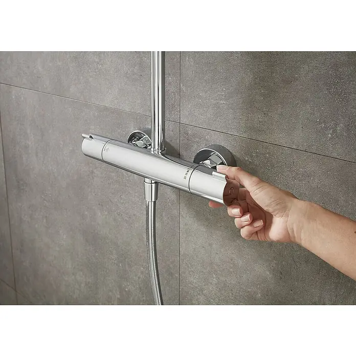 Hansgrohe Crometta Duschsystem E 240 - Mit Thermostatarmatur, Lochabstand: 103,4 cm, Anzahl Strahlarten: 2 Stk., Chrom - Anwendungsbeispiel