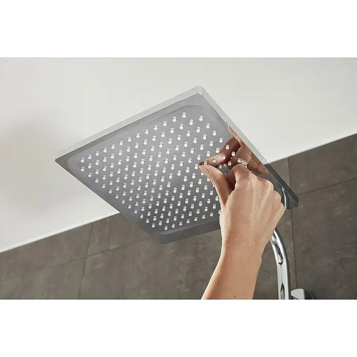 Hansgrohe Crometta Duschsystem E 240 - Mit Thermostatarmatur, Lochabstand: 103,4 cm, Anzahl Strahlarten: 2 Stk., Chrom - Anwendungsbeispiel