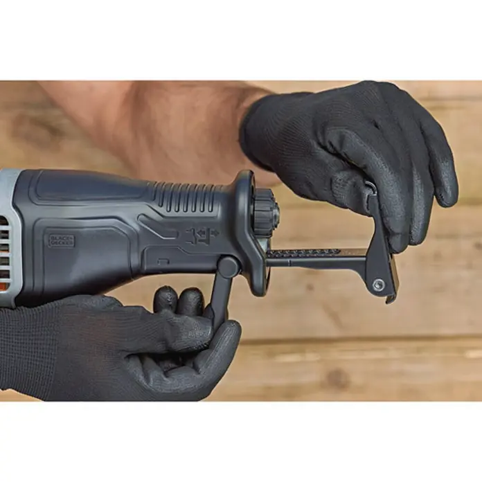 Black+Decker Sierra de sable BES301-QS - 750 W - Primer plano