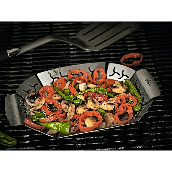 Weber Gemüsekorb - Edelstahl, L x B: 36,6 x 26,4 cm - Stimmungsaufnahme