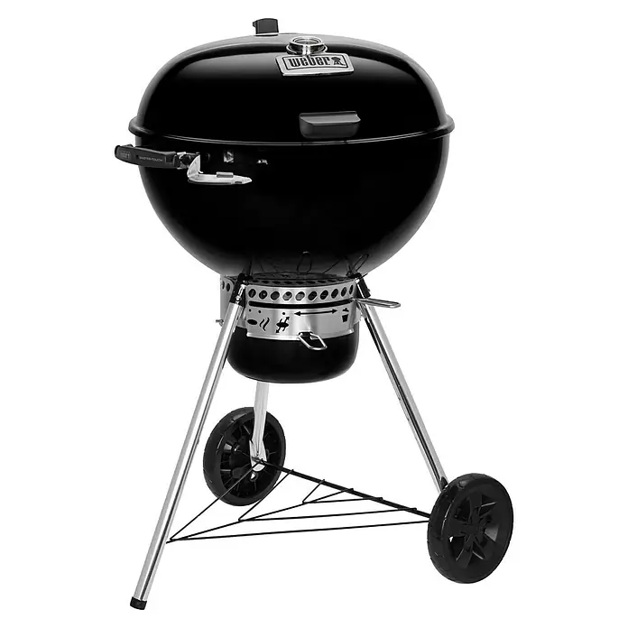 Weber Master-Touch GBS Kogelbarbecue Premium - Zwart/Zilver, Hoofdgrilloppervlak: Ø 54 cm - Diagonaal zicht