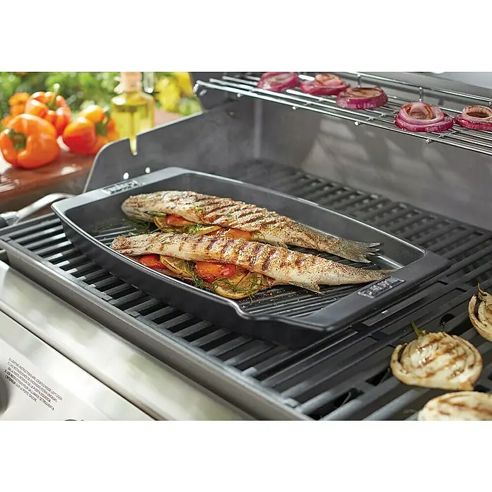 Weber Grillpfanne BBQ Keramik - L x B x H: 47 x 28 x 4,4 cm - Stimmungsaufnahme