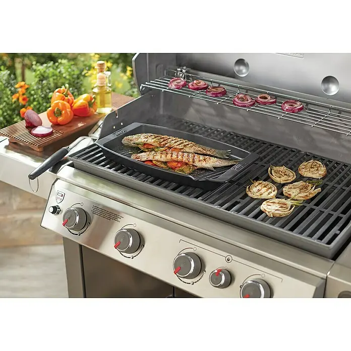 Weber Grillpfanne BBQ Keramik - L x B x H: 47 x 28 x 4,4 cm - Stimmungsaufnahme