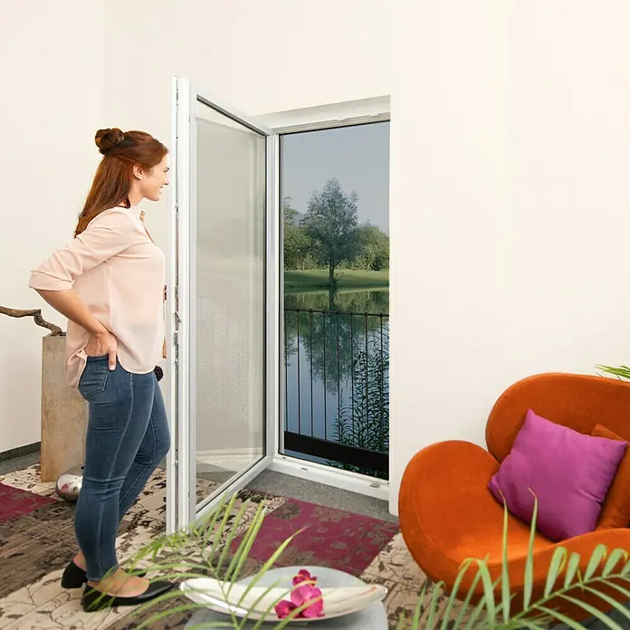 Windhager Insektenschutzgitter IS - 130 x 220 cm, Anthrazit, Klebebefestigung - Anwendungsbeispiel
