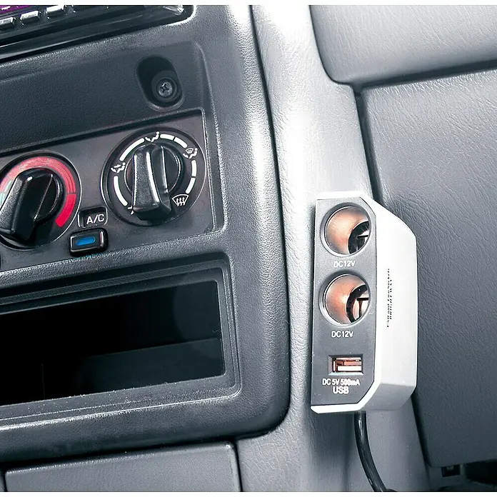 Carpoint Stekkerdoos 2-weg 2x12V 1xUSB 8A - 12 V - Sfeeropname