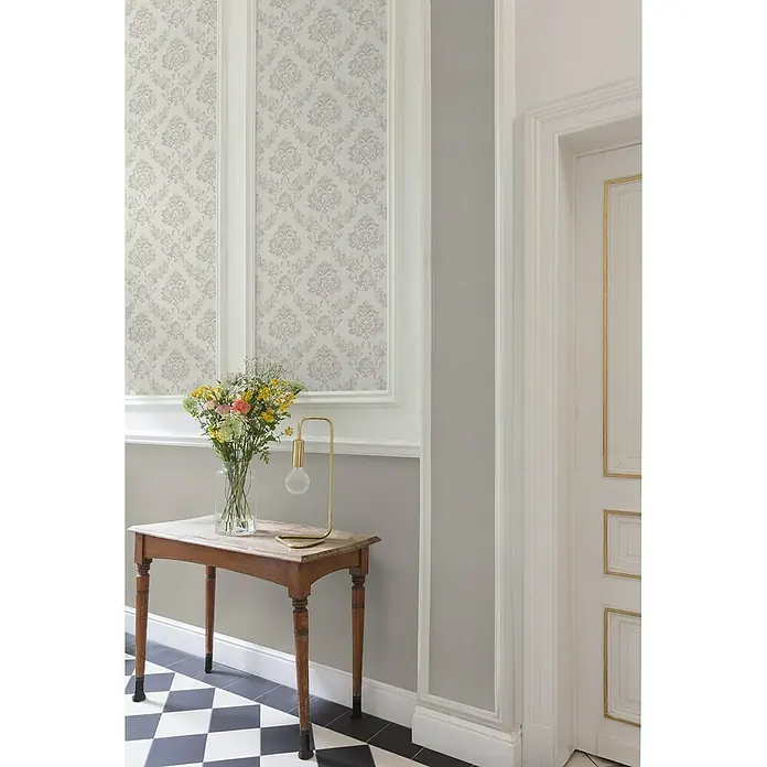 Dutch Wallcoverings Vliesbehang Barok Beige - Beige, Gebloemd, 10,05 x 0,53 m - Sfeeropname