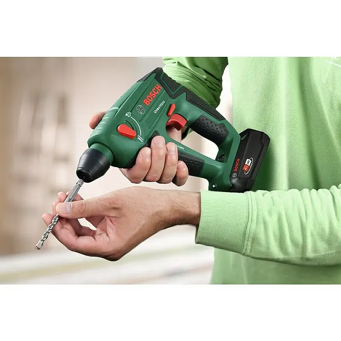 Bosch 18 V Power for All Akku-Bohrhammer Uneo Maxx - 18 V, Li-Ionen, 2,5 Ah, 1 Akku, Einzelschlagstärke: 0,6 J - Anwendungsbeispiel
