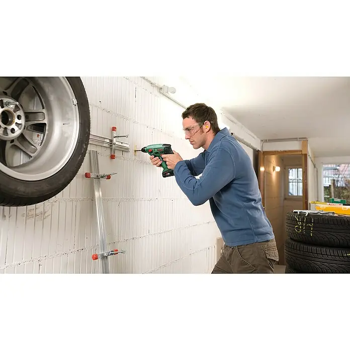 Bosch 18 V Power for All Akku-Bohrhammer Uneo Maxx - 18 V, Li-Ionen, 2,5 Ah, 1 Akku, Einzelschlagstärke: 0,6 J - Anwendungsbeispiel