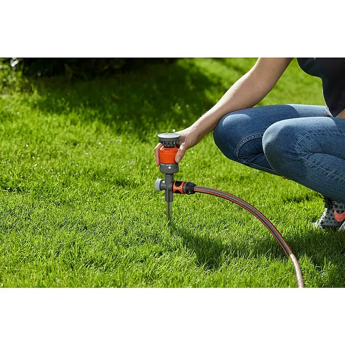 Gardena Comfort Kružna prskalica - Štap za zabijanje u zemlju, Maksimalna površina raspršivača: 225 m² - Proizvod u upotrebi