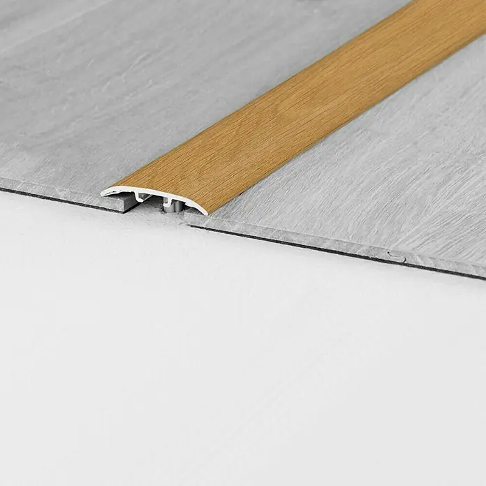 LOGOCLIC Universalprofil 3in1 Lucky Star - 0,9 m x 37 mm x 4,5 mm, Montageart: Schrauben - Detailaufnahme