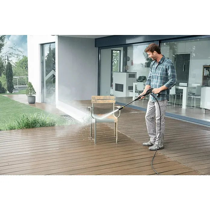 Kärcher Hidrolimpiadora de alta presión K2 Power Control - 1.400 W, Presión máx.: 110 bar, Capacidad de bombeo: Máx. 360 l/h - Producto en uso