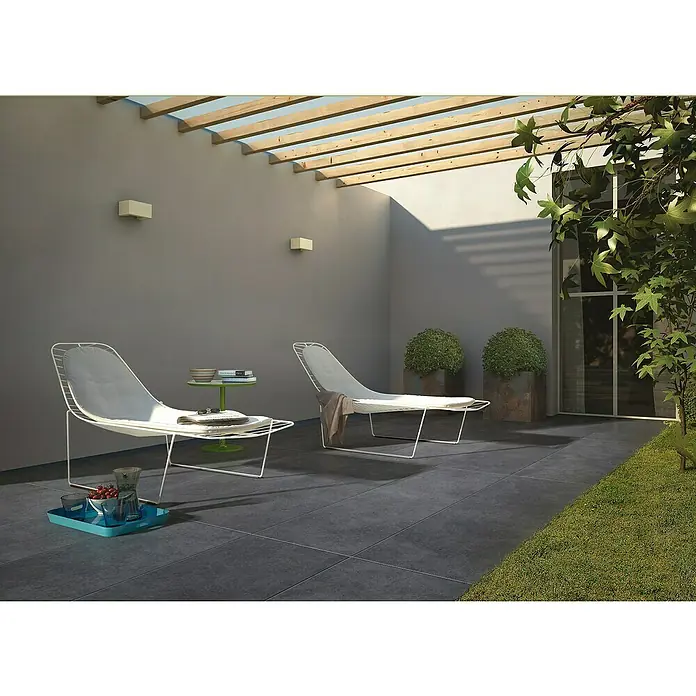 Esterno 20 T by Palazzo Terrassenfliese Basalt - 40 x 120 x 2 cm, Schwarz, Matt - Stimmungsaufnahme