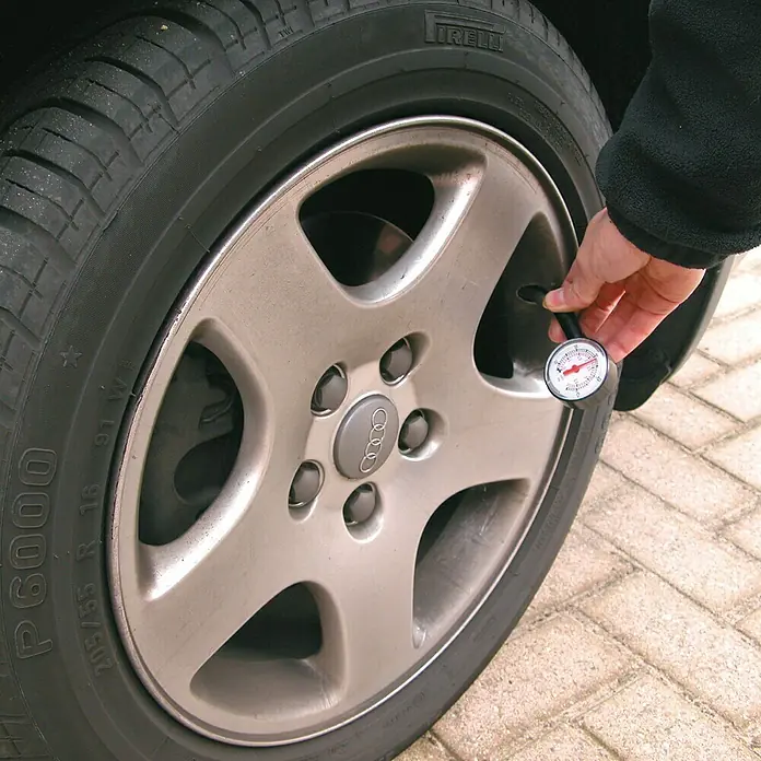 Carpoint Bandenspanningsmeter Analoog - Geschikt voor: Autobanden - Close-up