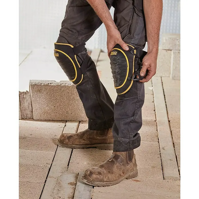 Stanley FatMax Rodilleras FMST82961-1 - Negro - Producto en uso