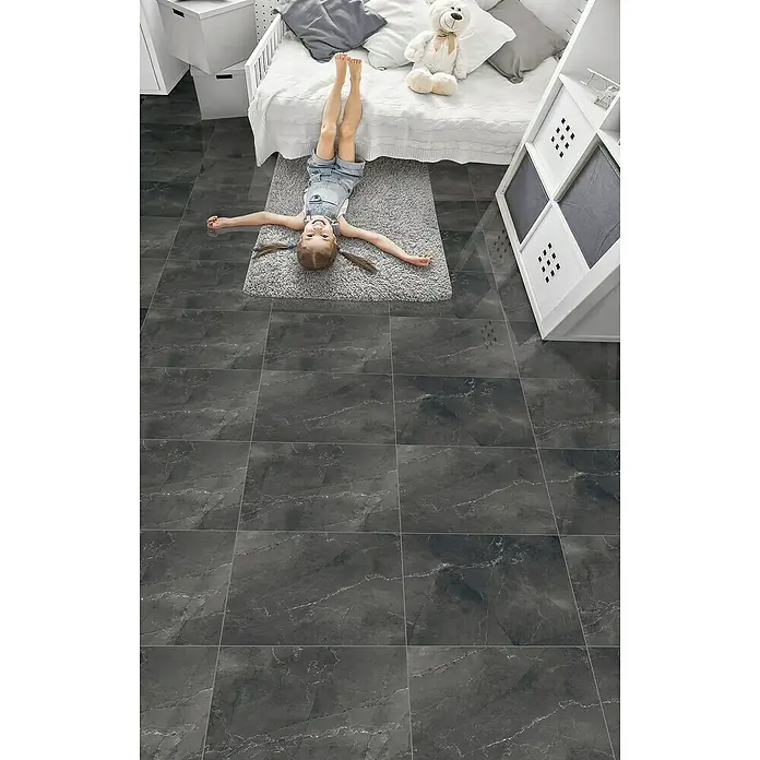 Feinsteinzeugfliese Pulpis - 60 x 60 cm, Schwarz, Glänzend - Stimmungsaufnahme