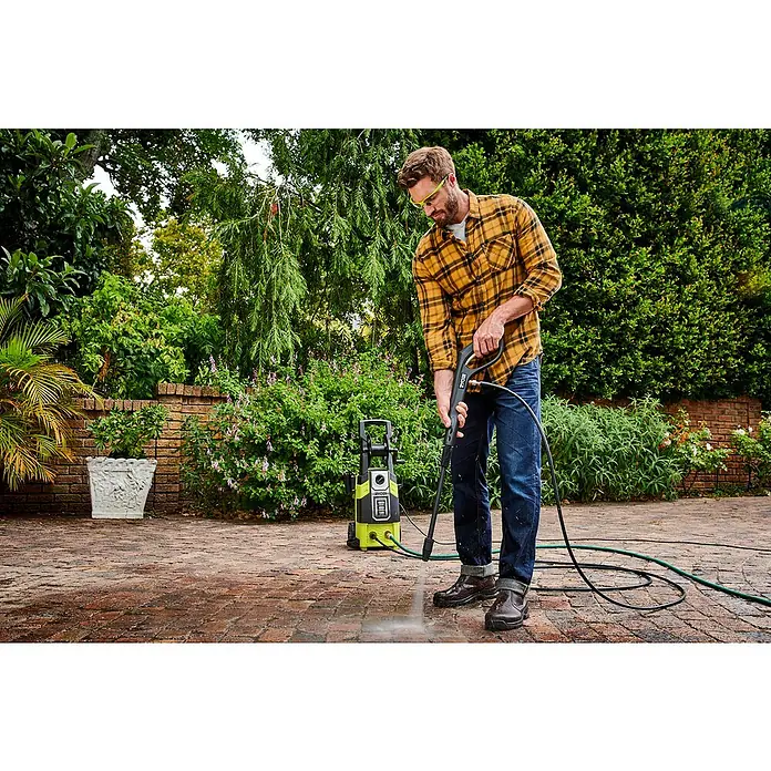 Ryobi Hochdruckreiniger RPW130XRBB - 1.800 W, Max. Druck: 130 bar, Fördermenge: Max. 380 l/h - Anwendungsbeispiel