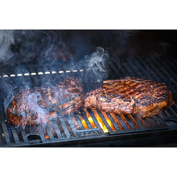 Masterbuilt Holzkohlegrill Gravity 560 Digital - Schwarz, Hauptgrillfläche: 56 x 38 cm - Anwendungsbeispiel