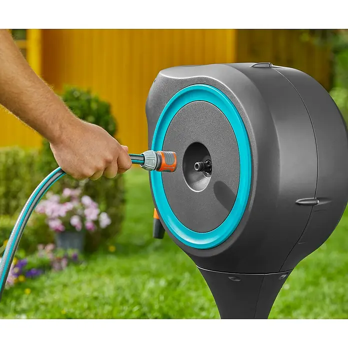 Gardena Motalica za vrtno crijevo Rollup S - Plastika, Duljina: 23,5 cm, Promjer crijeva: 13 mm (½″) - Proizvod u upotrebi