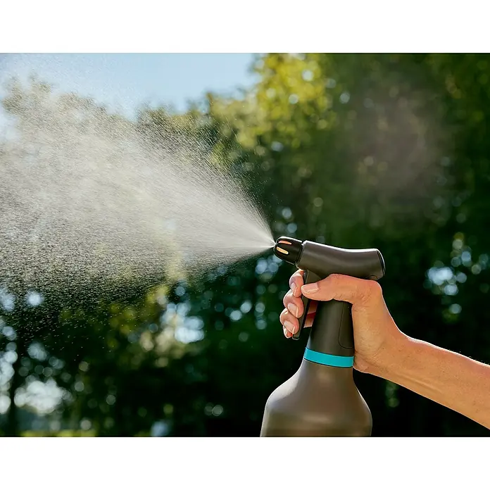 Gardena Prskalica za cvijeće - Crne boje, 0,75 l - Proizvod u upotrebi