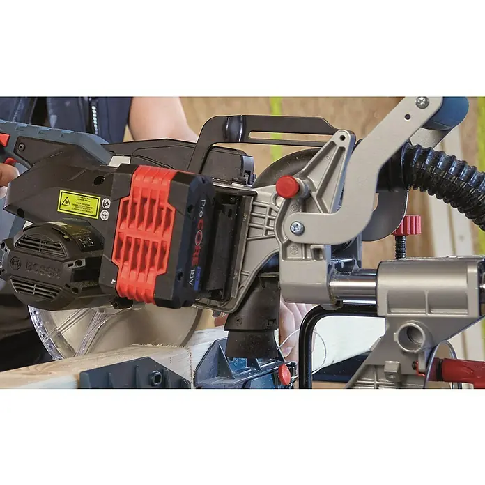 Bosch Professional Biturbo Akku-Kapp- & Gehrungssäge 18V-216 Solo - 18 V, Ohne Akku, Durchmesser Sägeblatt: 216 mm - Detailaufnahme
