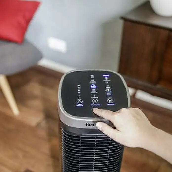 Honeywell Pročišćivač zraka AirGenius 5 - D x Š x V: 253 x 252 x 681 mm, 58 W, Crne boje - Proizvod u upotrebi