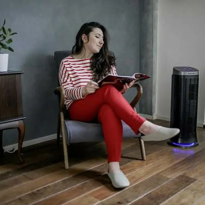 Honeywell Pročišćivač zraka AirGenius 5 - D x Š x V: 253 x 252 x 681 mm, 58 W, Crne boje - Proizvod u upotrebi